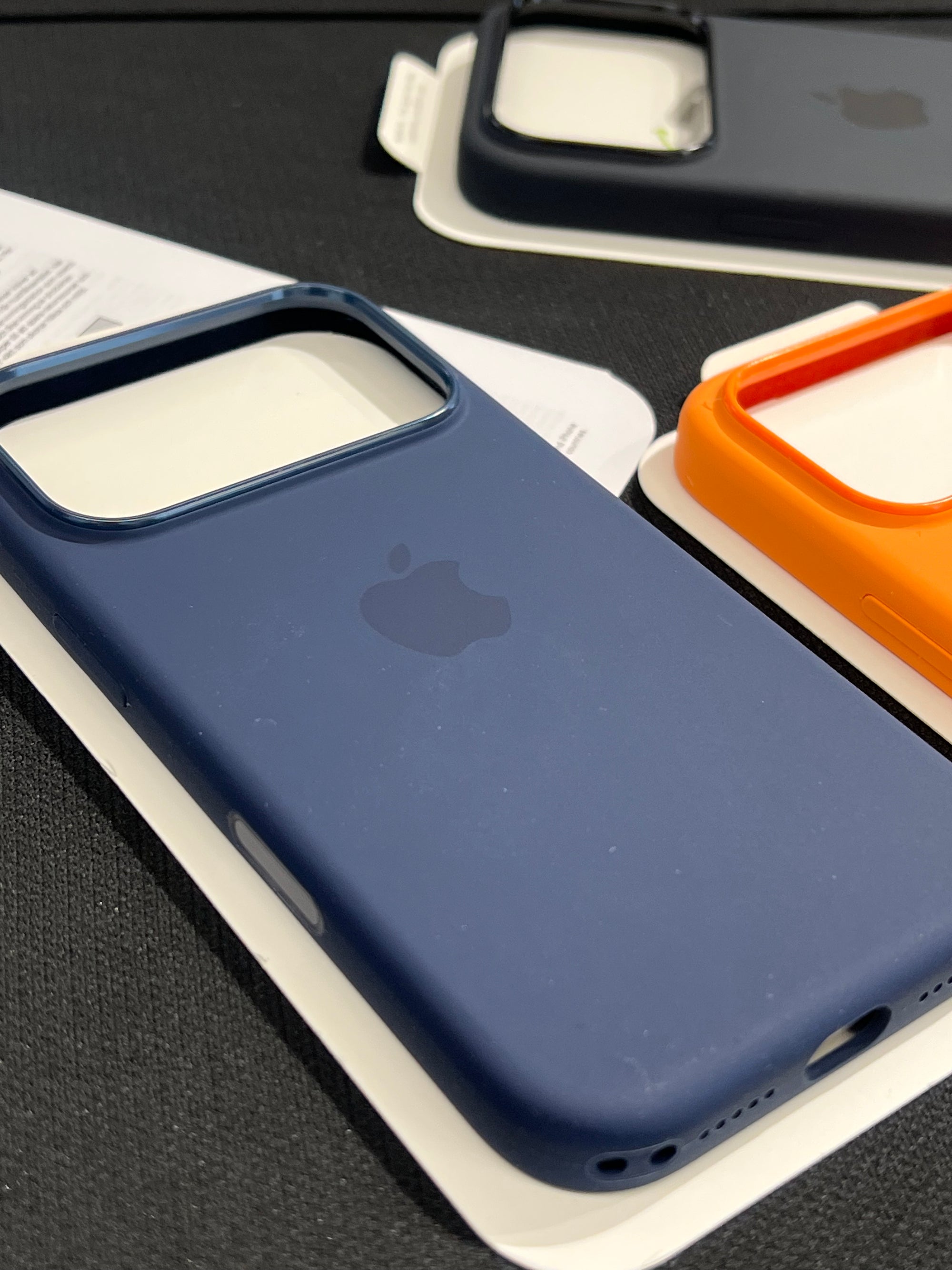 I phone 17 pro l max original midnight silicon case