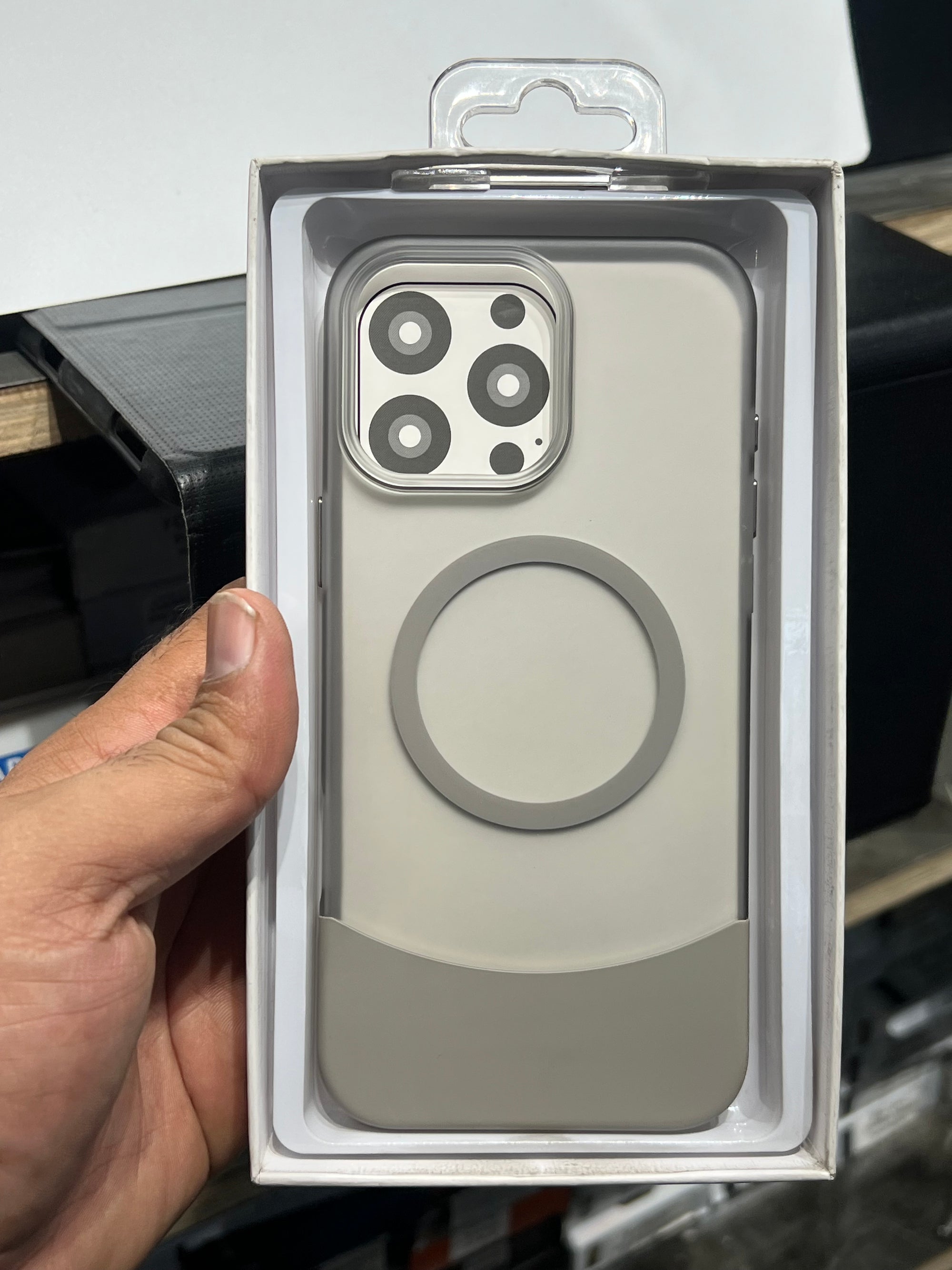 2 in 1 case cream colour 16 pro maxx