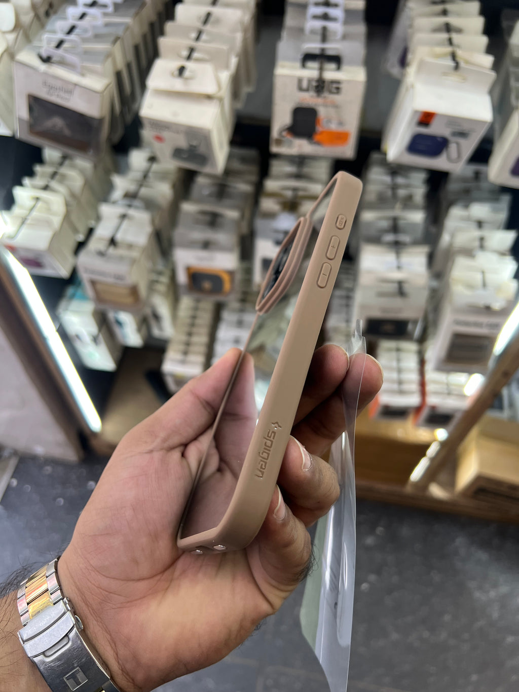 Magsafe desert colour spigen case