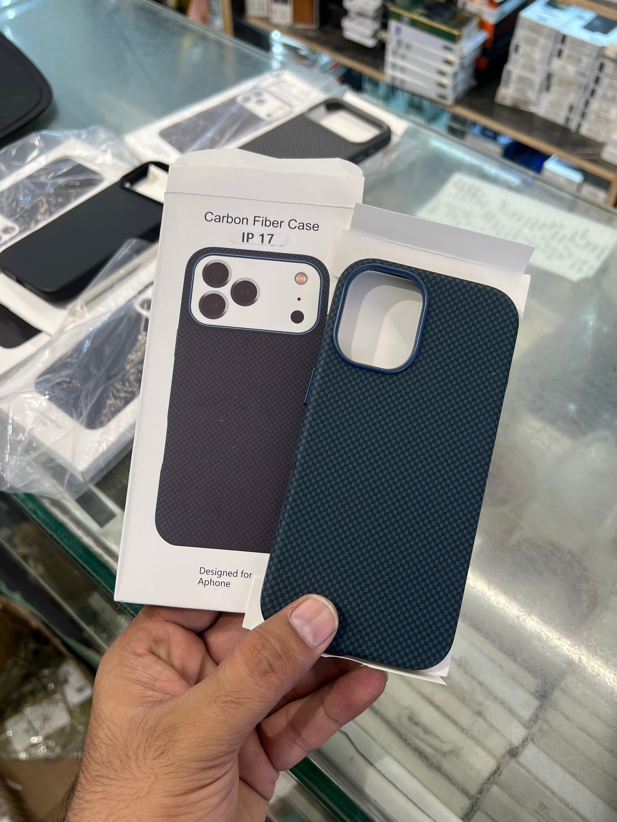 Carbon case with magsafe i phone 17