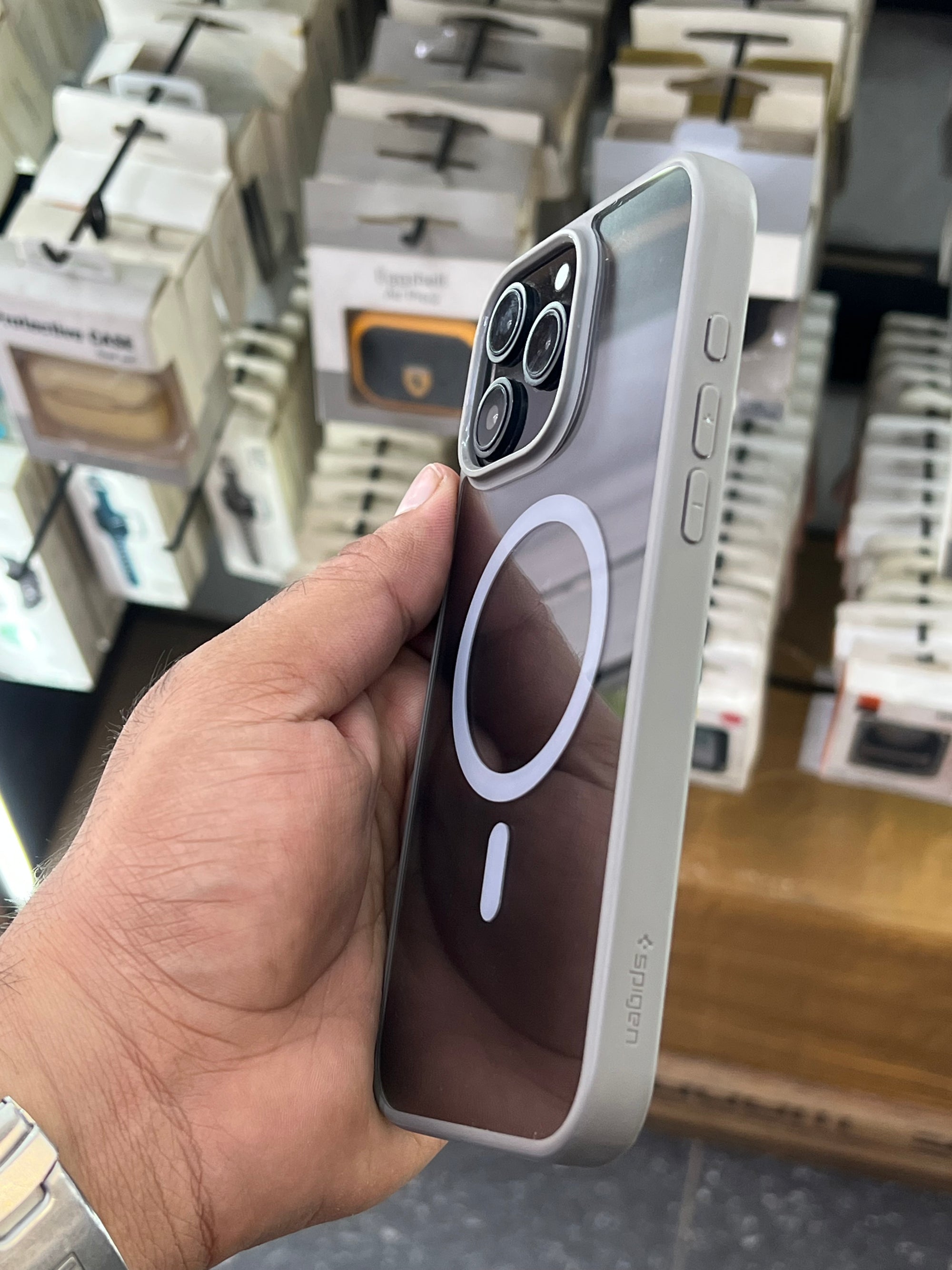 Spigen magsafe case  16 pro maxx