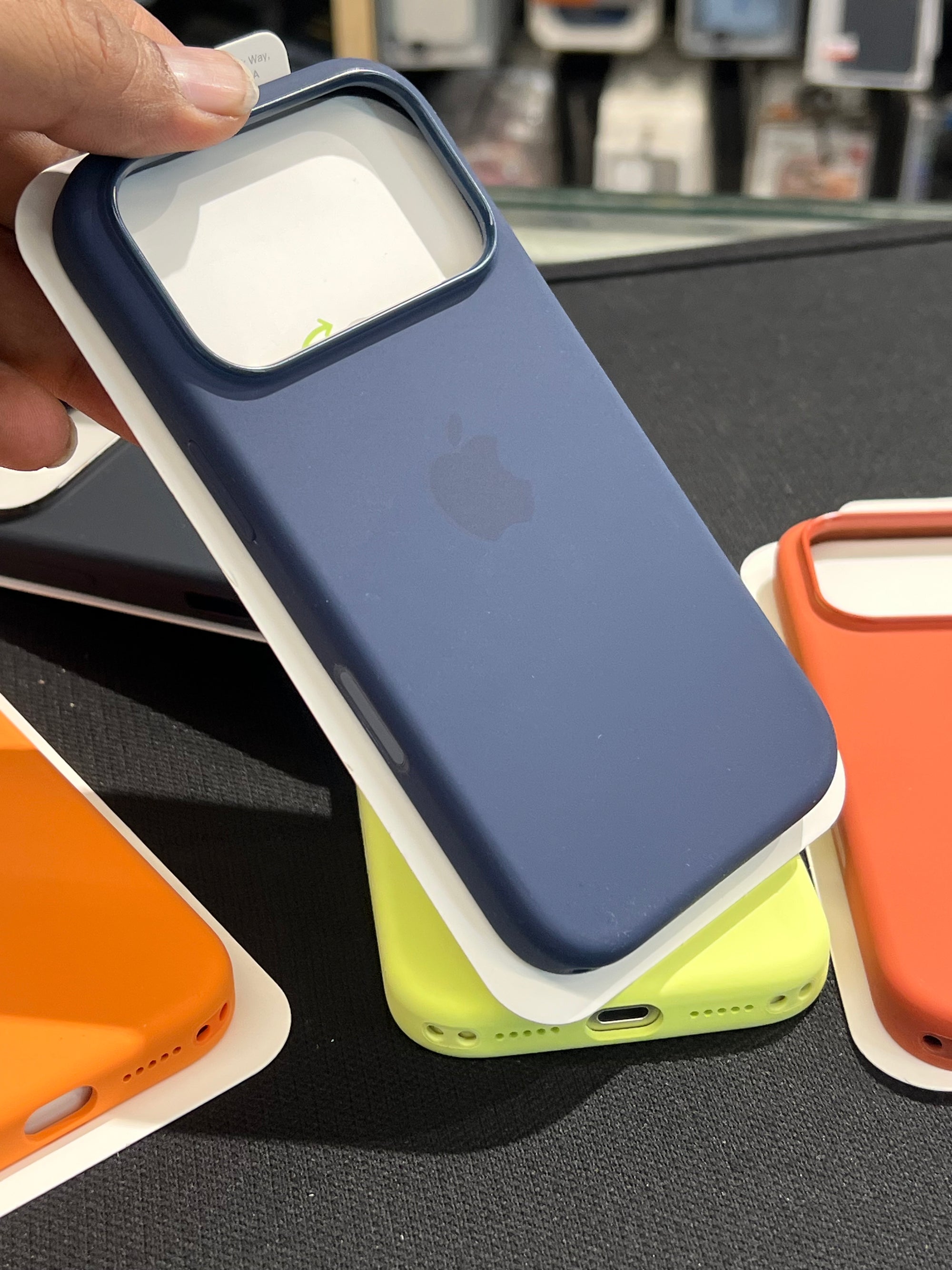 I phone 17 pro l max original midnight silicon case