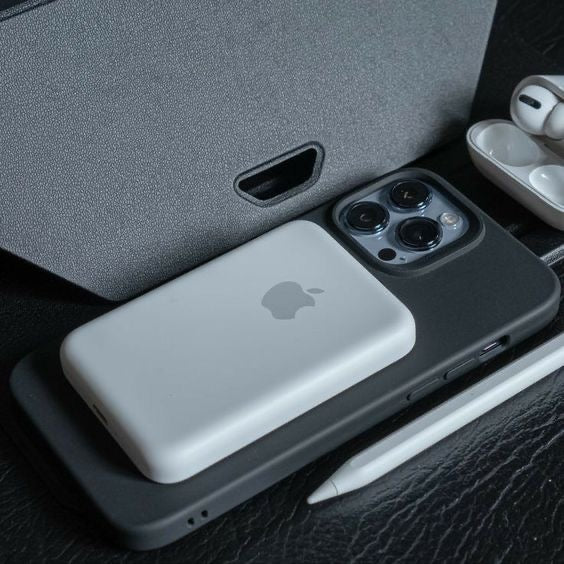 Wireless power bank 5,000 mah 15 watt