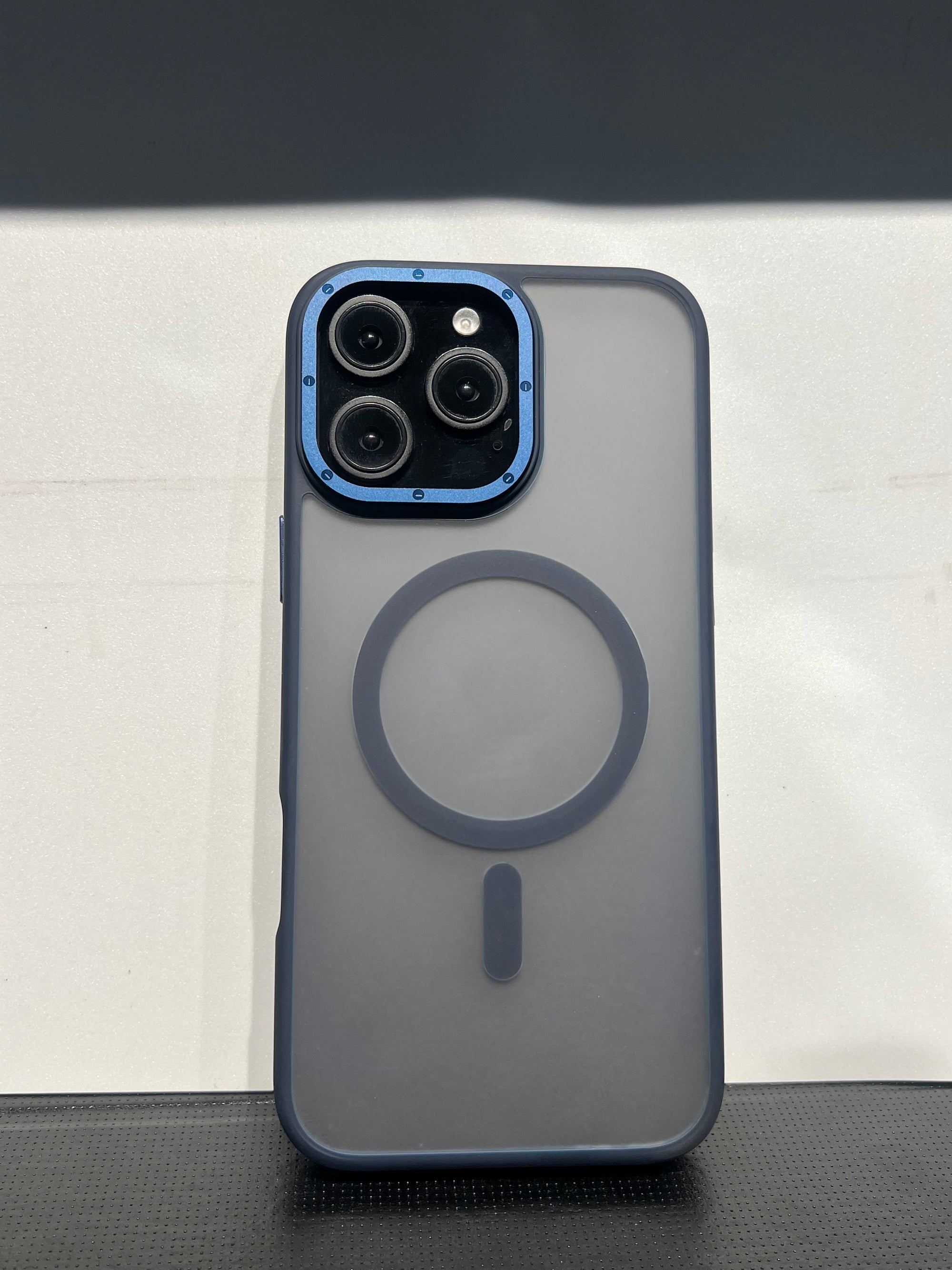 Doyers case with magsafe camera protection