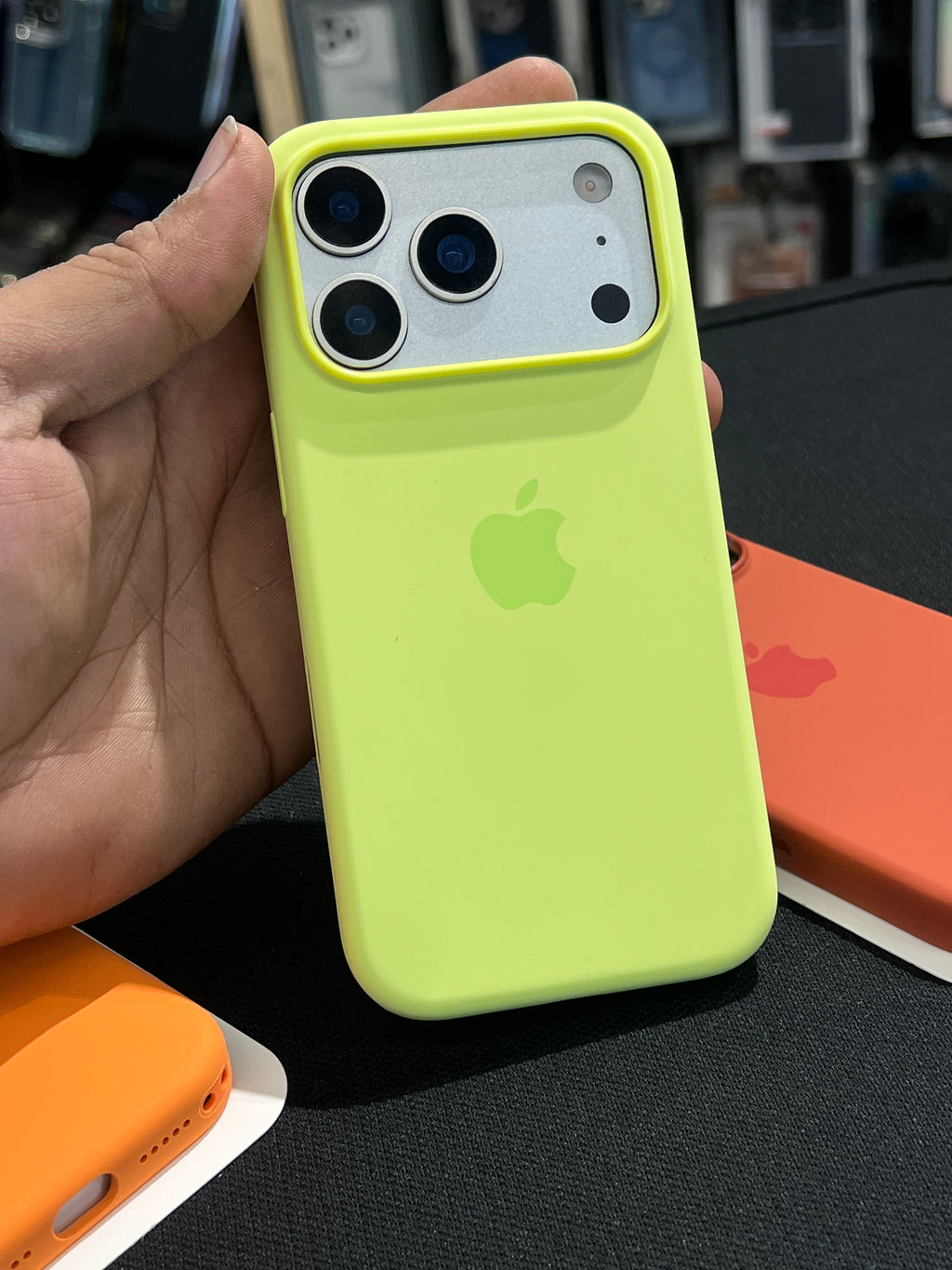 I phone 17 pro neon yellow original silicon case