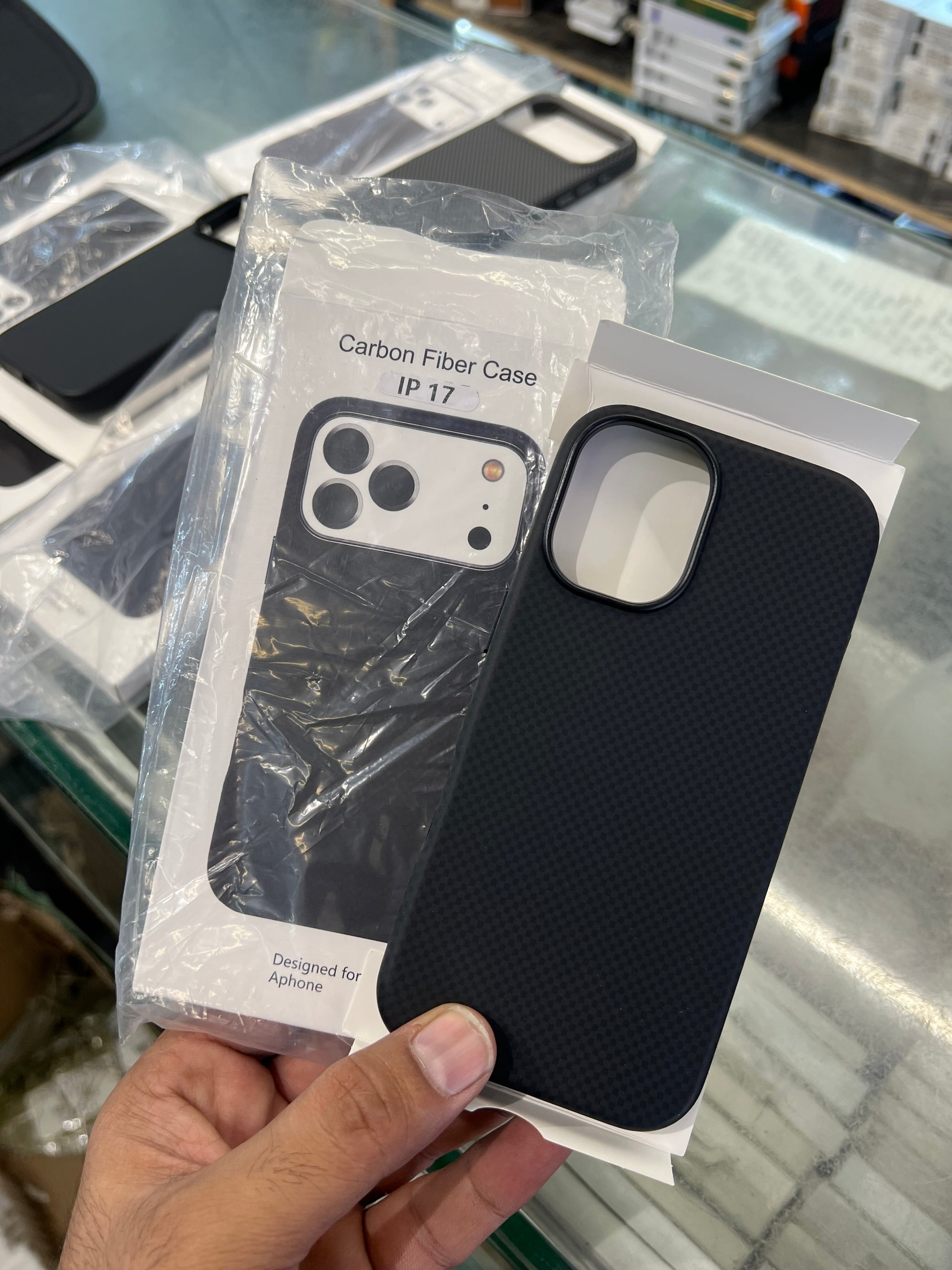 Carbon case with magsafe i phone 17