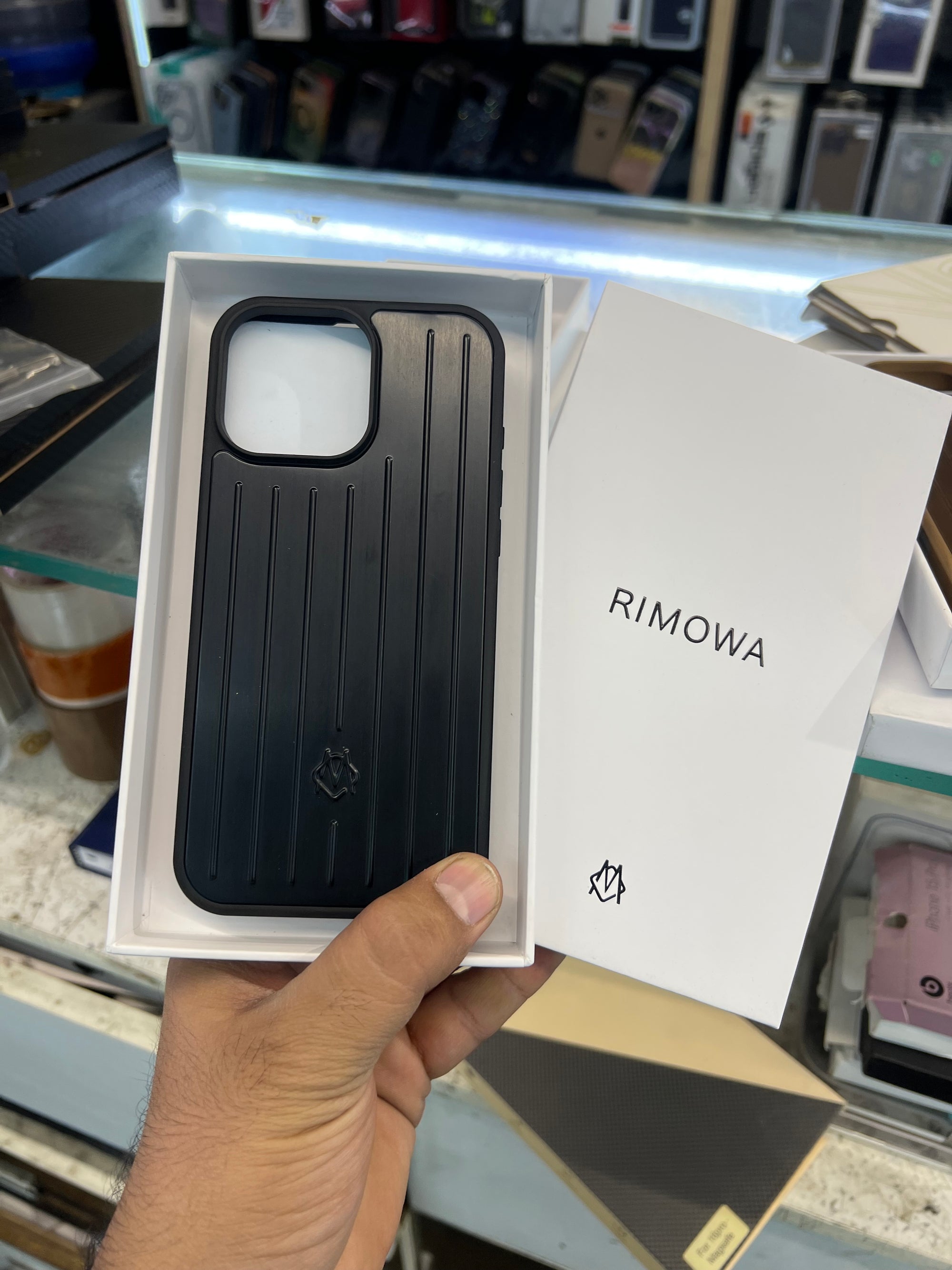 I phone 16 pro max Rimowa case