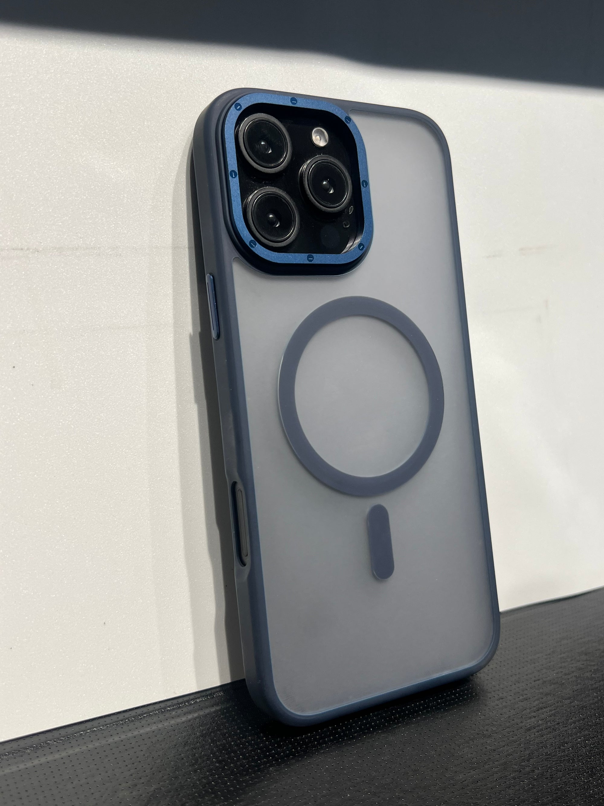 Doyers case with magsafe camera protection