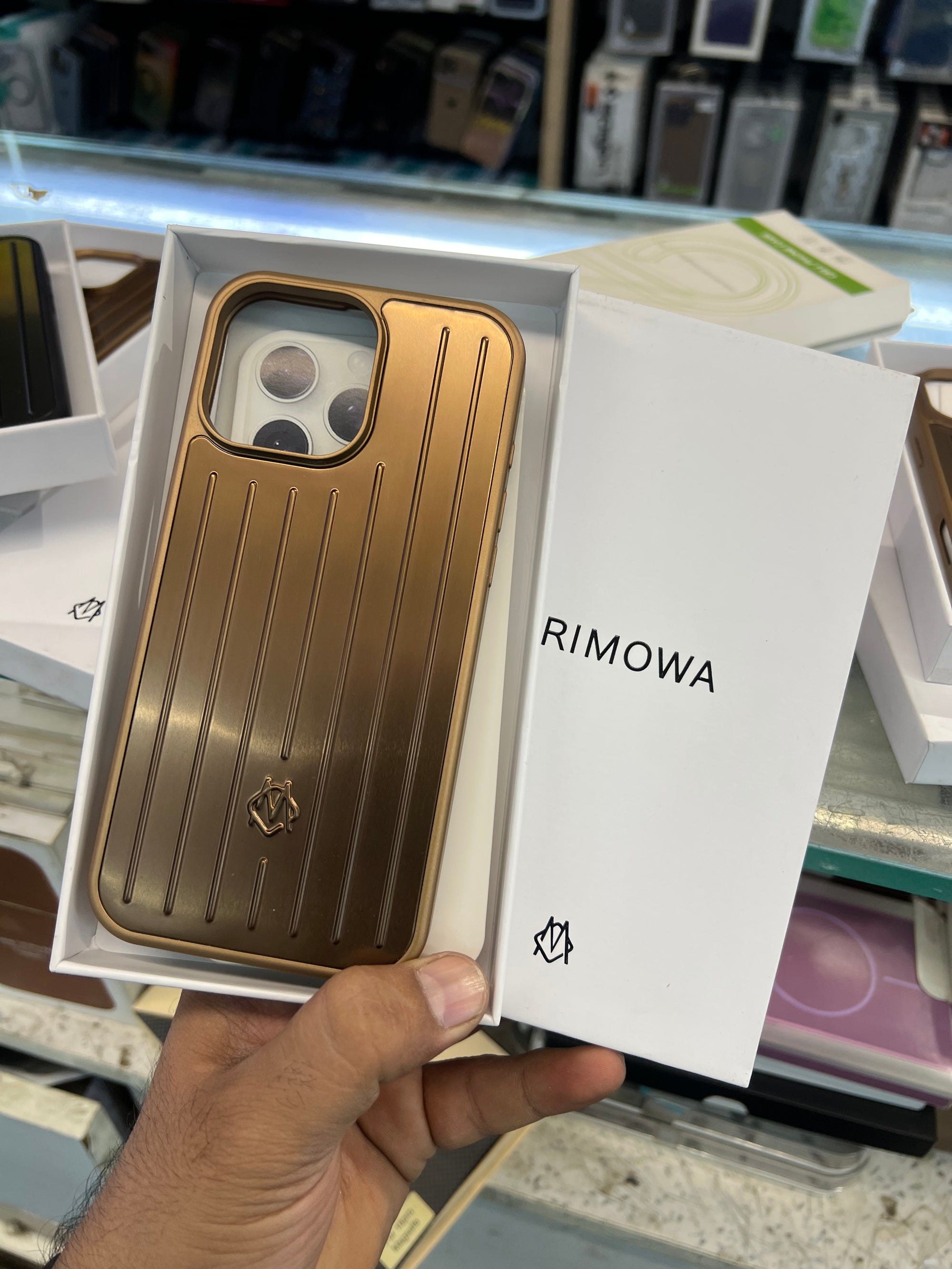 I phone 16 pro max Rimowa case