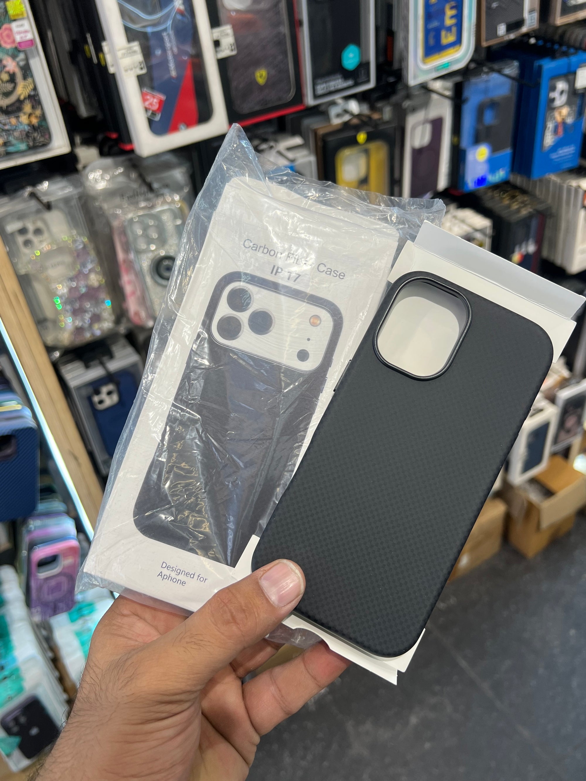Carbon case with magsafe i phone 17