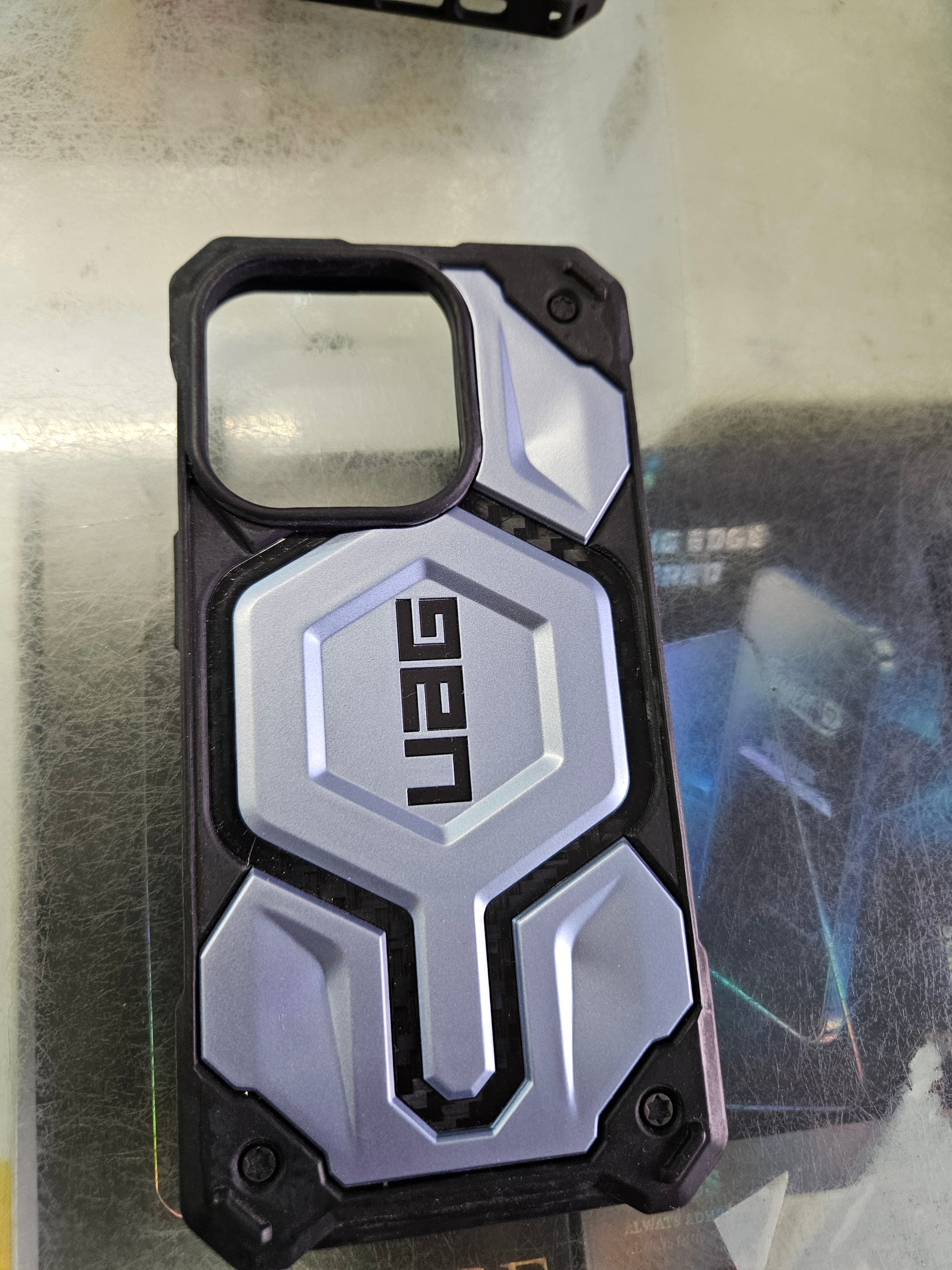 Iphone 14 pro uag case
